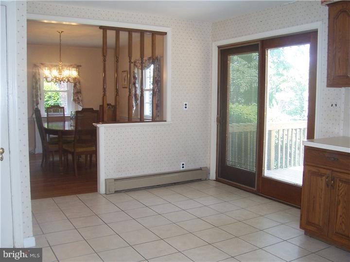 157 Friendship Road Drexel Hill, PA 19026 - Photo 7 of 18