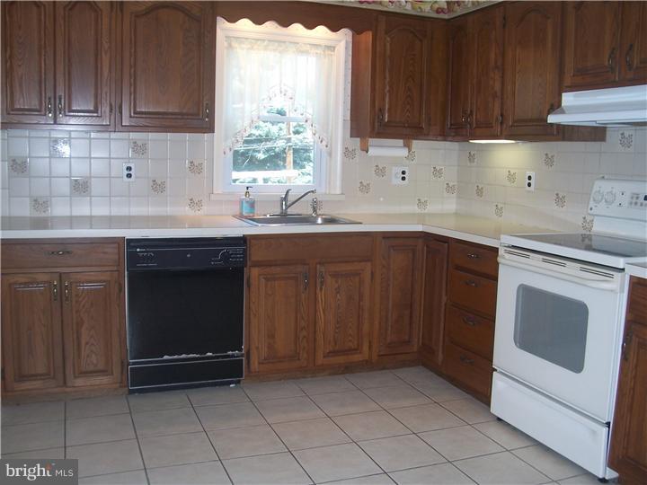 157 Friendship Road Drexel Hill, PA 19026 - Photo 9 of 18 Kitchen