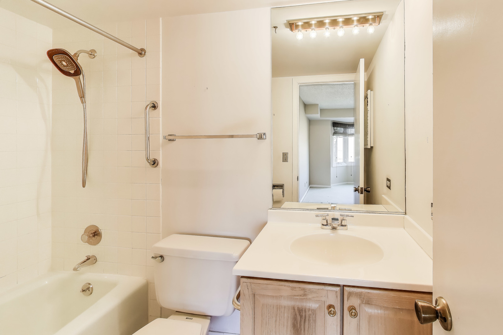 235 Ridge Road, Unit 3D Wilmette, IL 60091 - Photo 14 of 21 Gallery Image 14