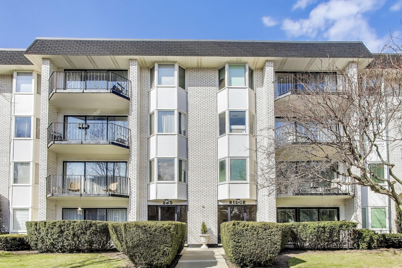 235 Ridge Road, Unit 3D Wilmette, IL 60091 - Photo 3 of 21 Gallery Image 3
