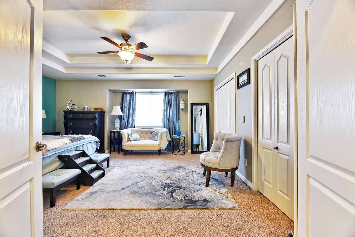 2110 Delta Waters Road Medford, OR 97504 - Photo 21 of 39 Primary Bedroom