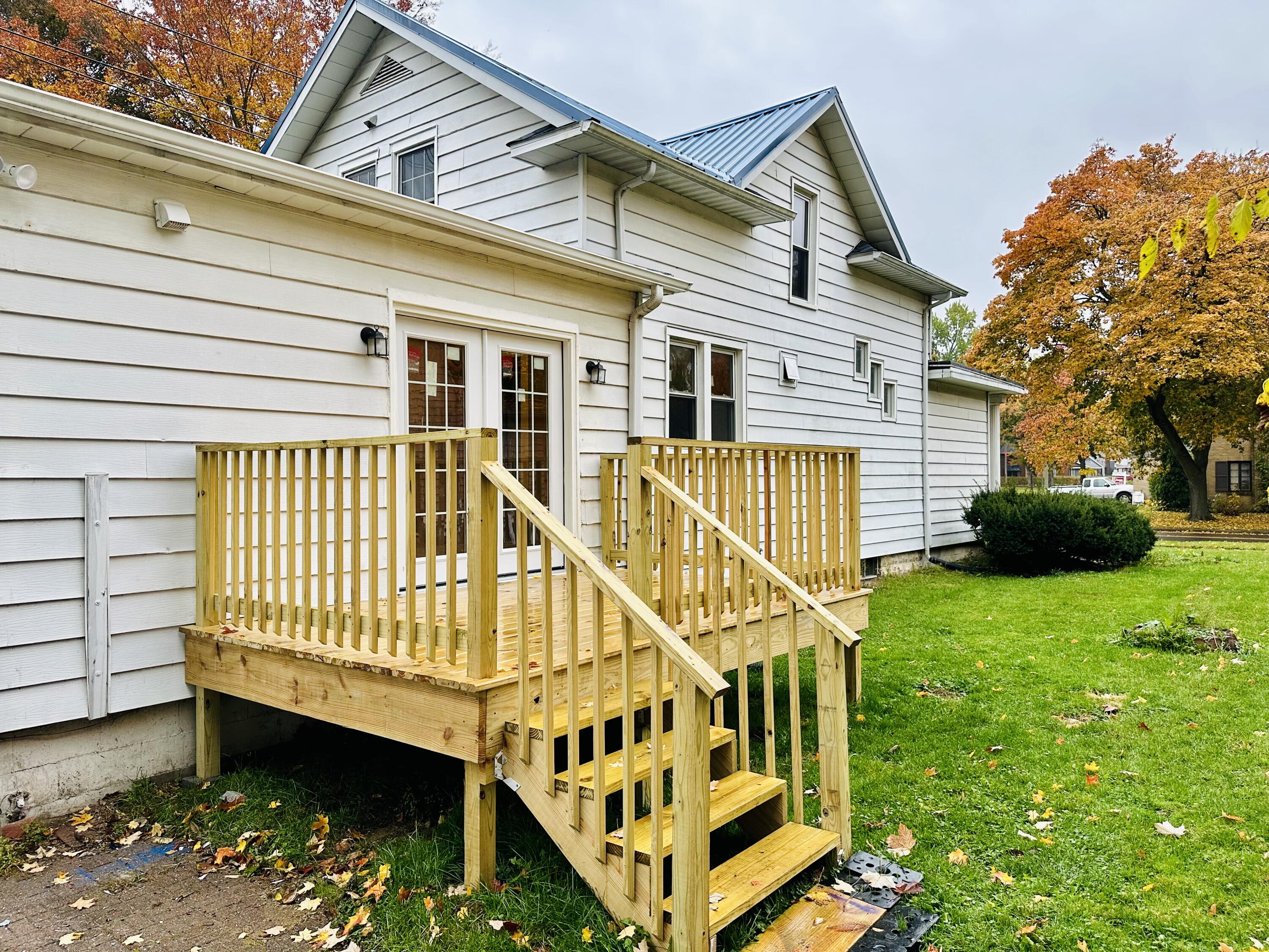 318 East Hoffman Street Three Rivers, MI 49093 - Photo 3 of 23 Exterior