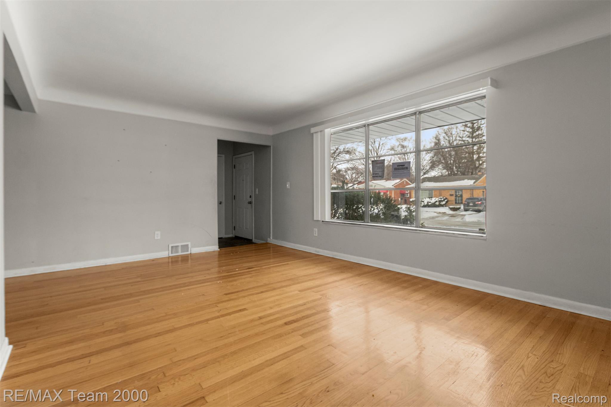 20295 Huntington Road Detroit, MI 48219 - Photo 6 of 43 07.jpg