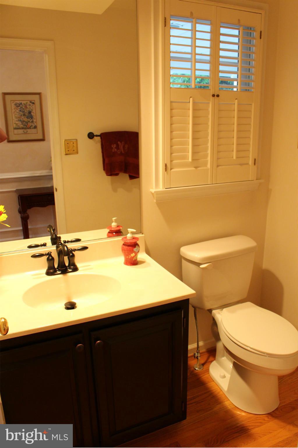 2220 Forest Glen Road Silver Spring, MD 20910 - Photo 22 of 27 Bath