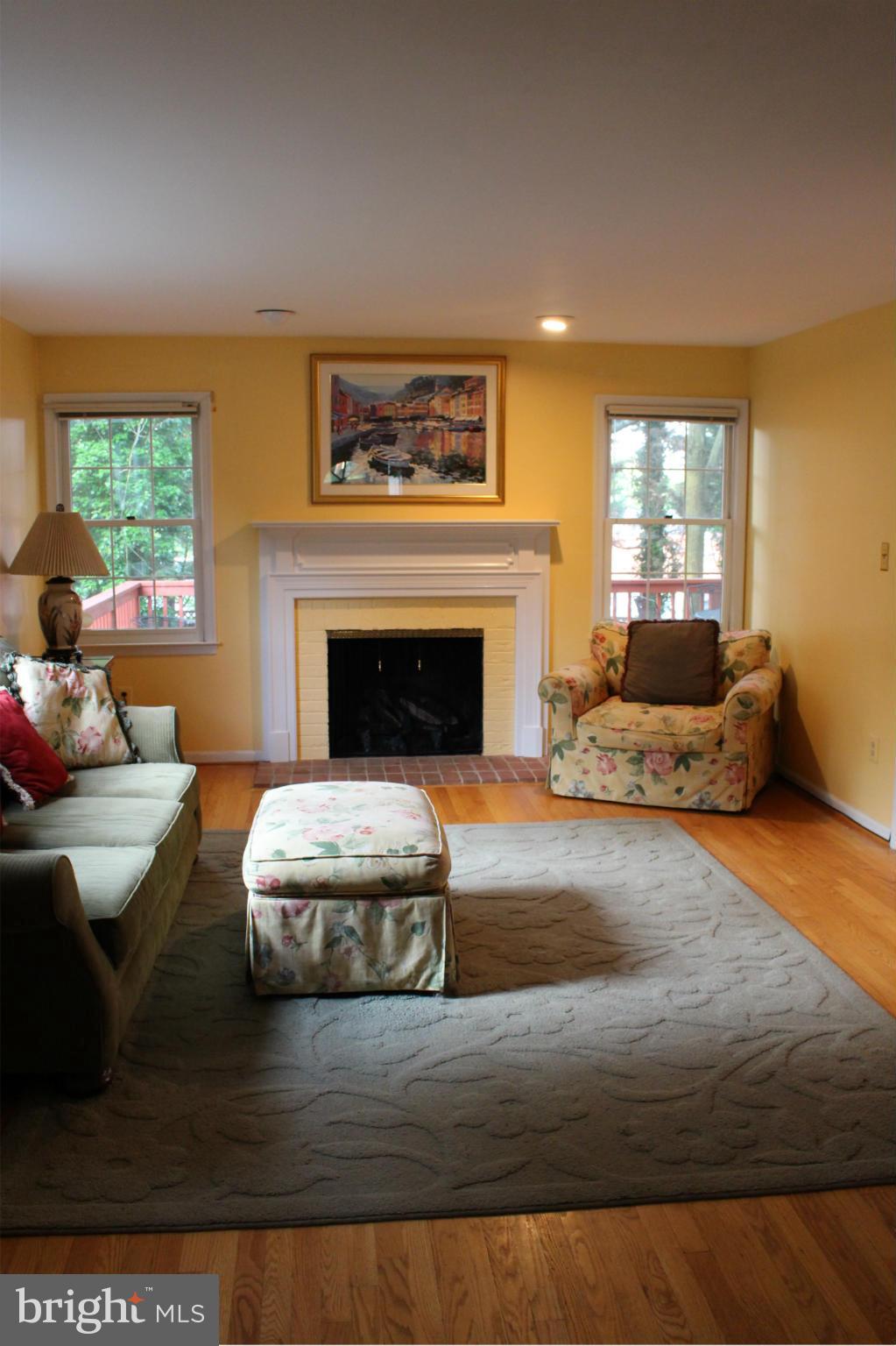 2220 Forest Glen Road Silver Spring, MD 20910 - Photo 23 of 27 Living Room