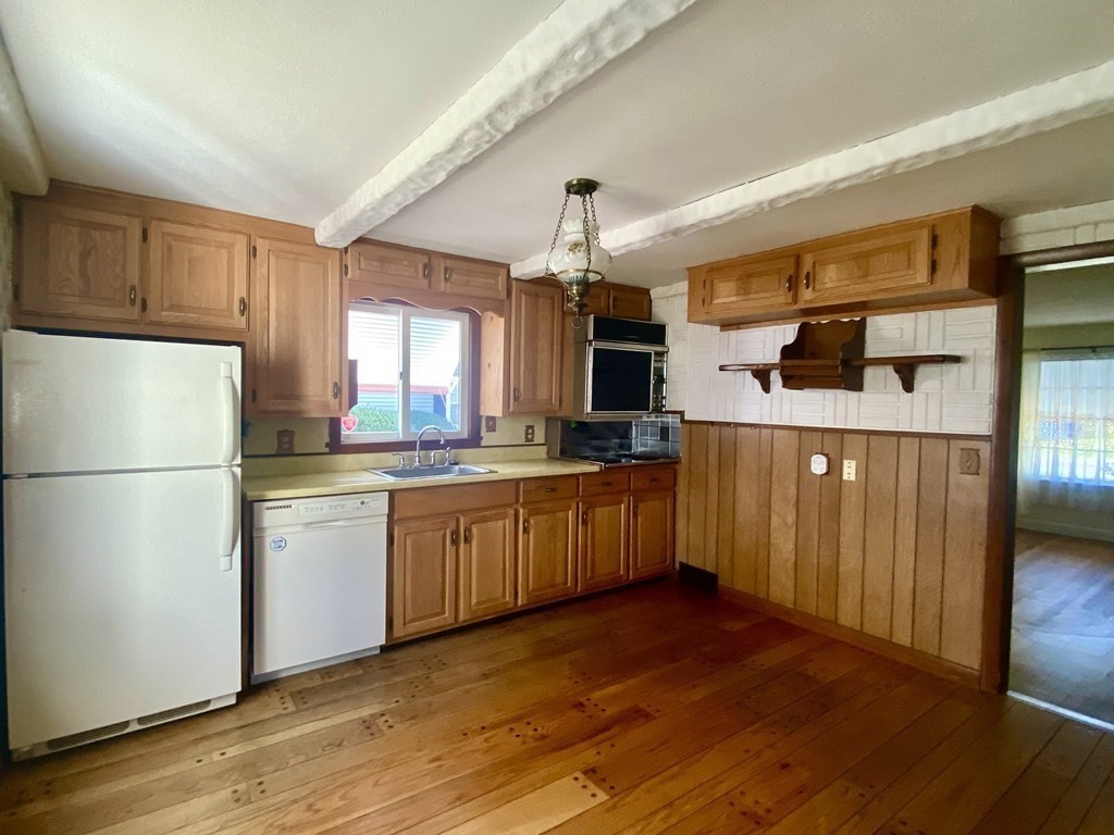 139 Pilgrim Road Springfield, MA 01118 - Photo 2 of 14