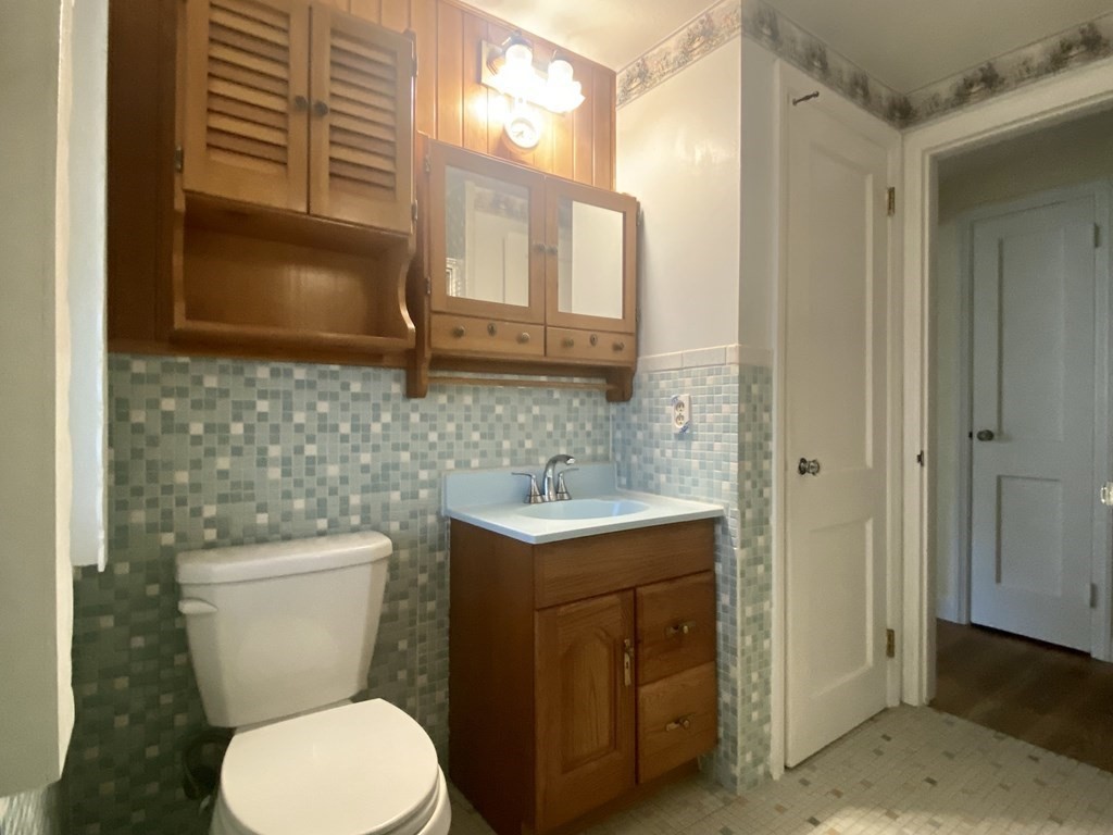 139 Pilgrim Road Springfield, MA 01118 - Photo 5 of 14