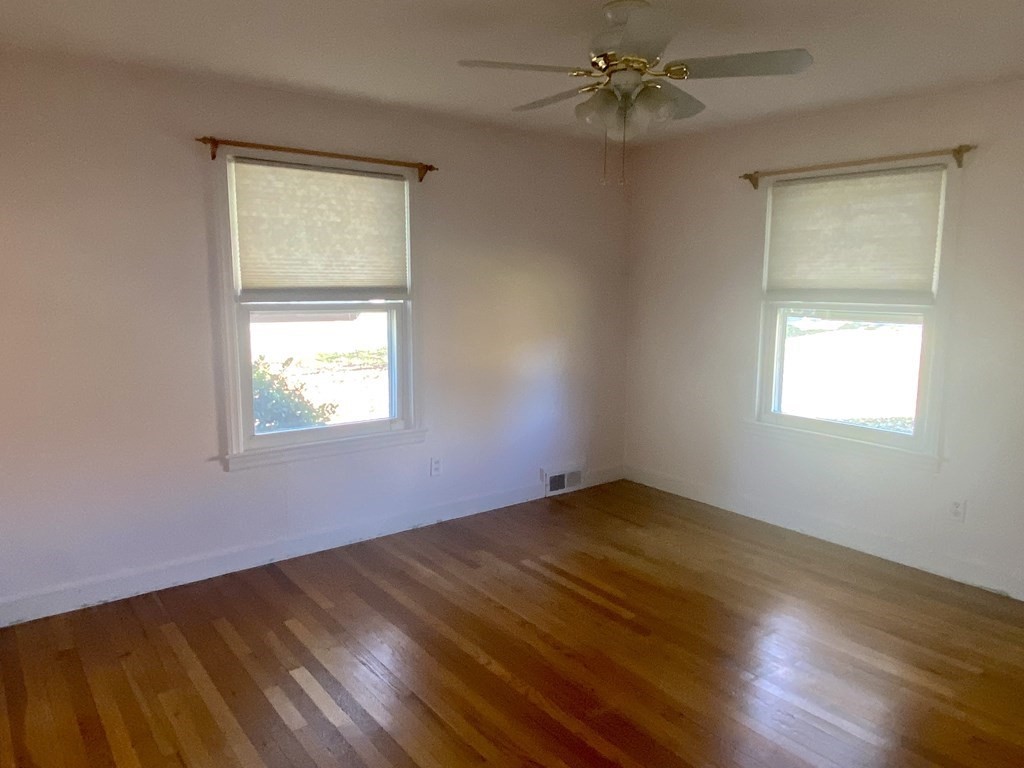 139 Pilgrim Road Springfield, MA 01118 - Photo 6 of 14