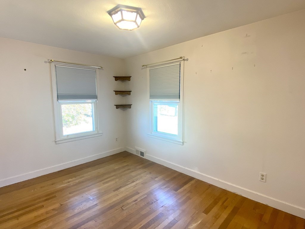 139 Pilgrim Road Springfield, MA 01118 - Photo 7 of 14