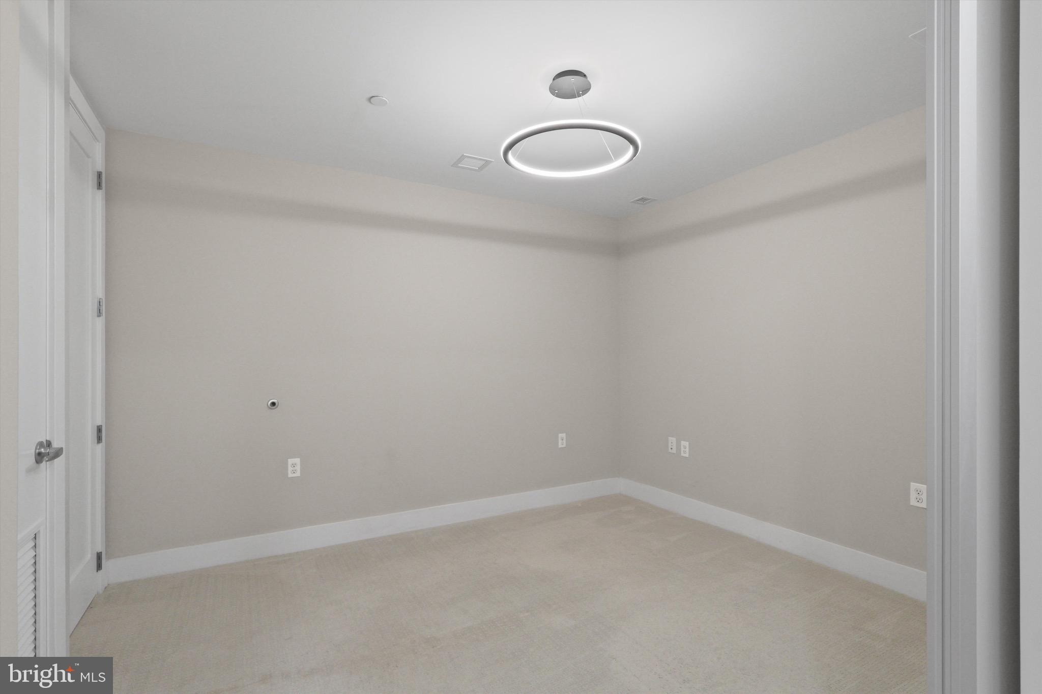 801 North Fairfax Street, Unit 318 Alexandria, VA 22314 - Photo 12 of 26 a room