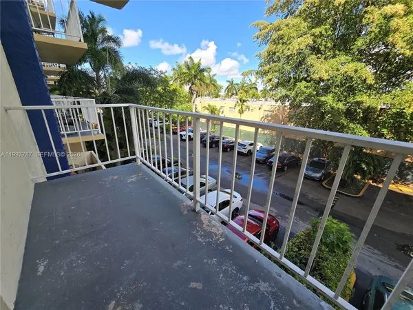 $1,900 | 4550 Northwest 9th Street, Unit 304E, Miami, FL 33126