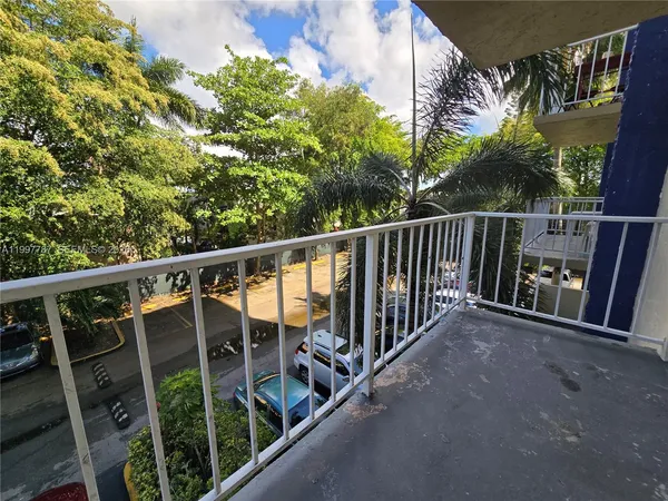 $1,900 | 4550 Northwest 9th Street, Unit 304E, Miami, FL 33126