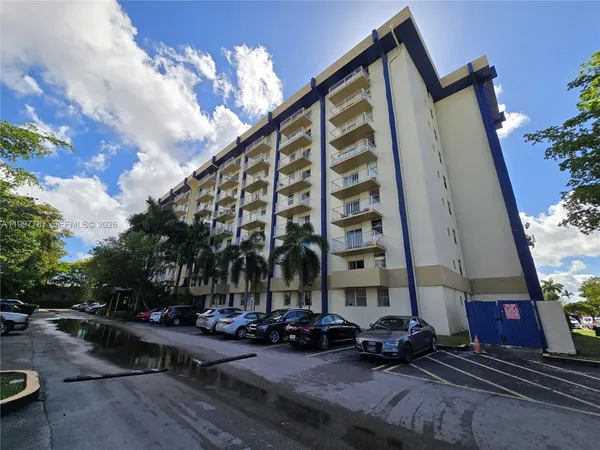 $1,900 | 4550 Northwest 9th Street, Unit 304E, Miami, FL 33126