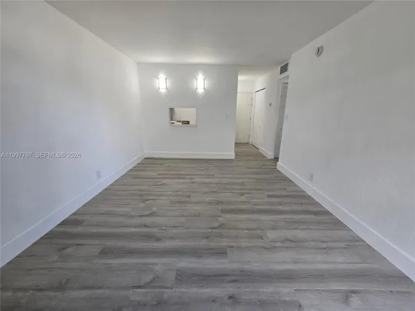 $1,900 | 4550 Northwest 9th Street, Unit 304E, Miami, FL 33126
