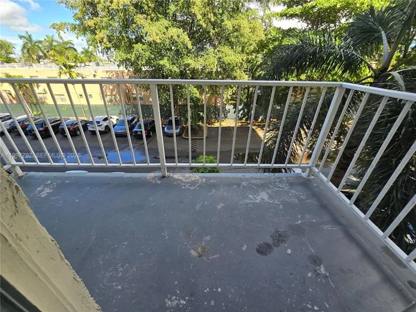 $1,900 | 4550 Northwest 9th Street, Unit 304E, Miami, FL 33126