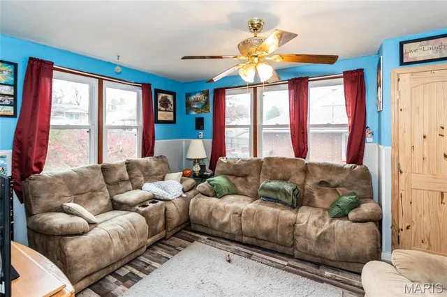 $185,000 | 614 McKissock Street, De Soto, MO 63020