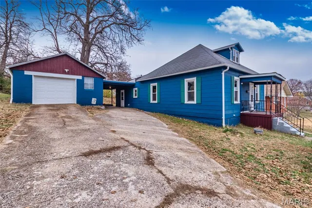 $185,000 | 614 McKissock Street, De Soto, MO 63020