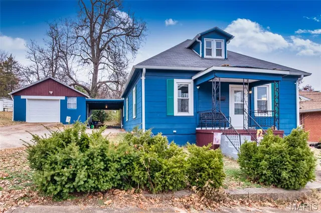 $185,000 | 614 McKissock Street, De Soto, MO 63020