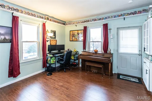 $185,000 | 614 McKissock Street, De Soto, MO 63020