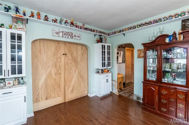 $185,000 | 614 McKissock Street, De Soto, MO 63020