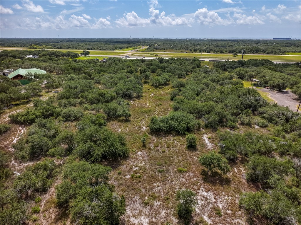 814 Holly Road Rockport, TX 78382 - Photo 3 of 10