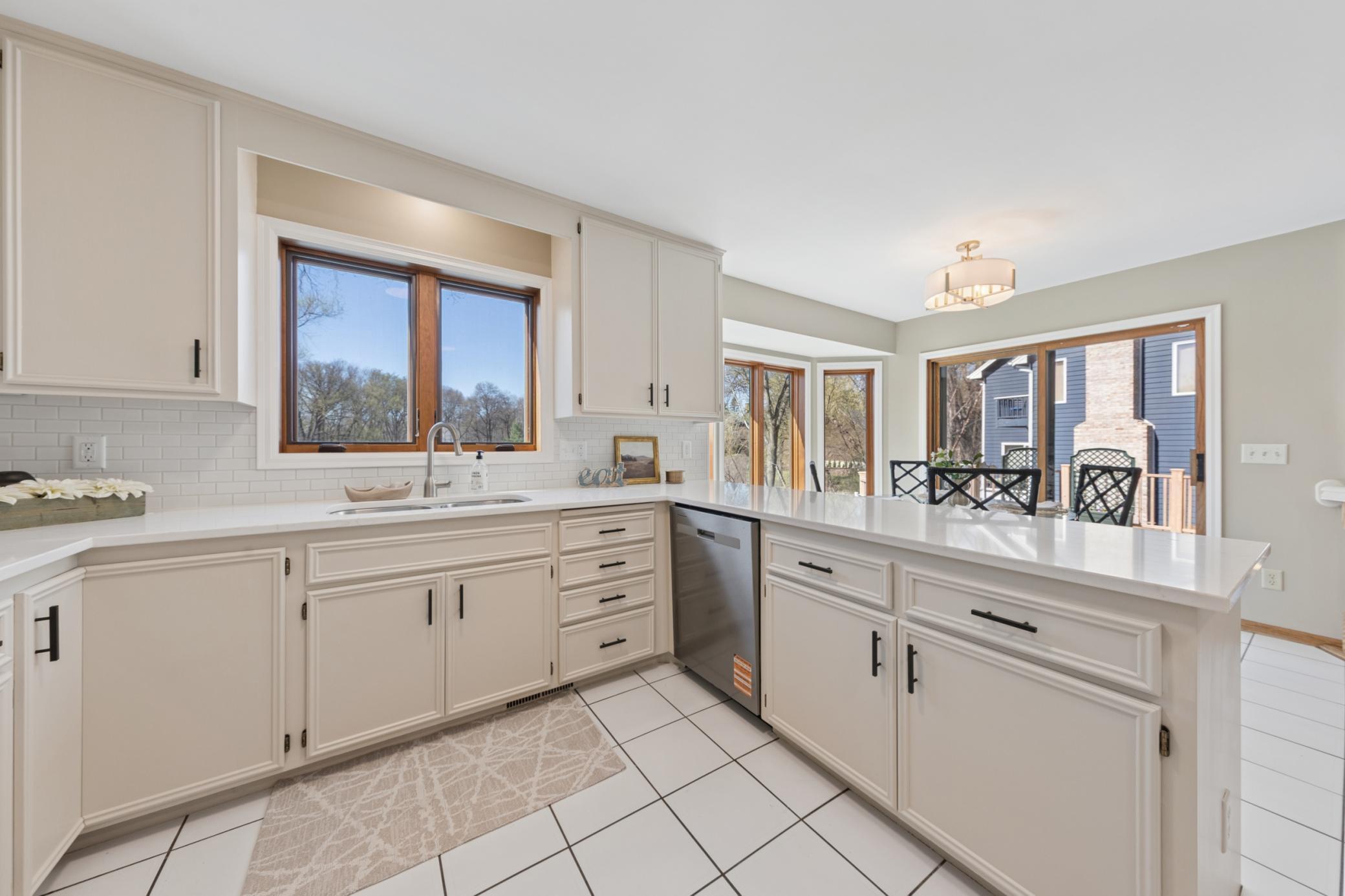 1363 Chatterton Road Eagan, MN 55123 - Photo 16 of 54