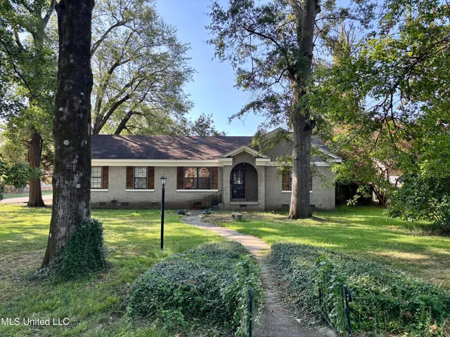 $190,000 | 201 West Cleveland Avenue, Greenwood, MS 38930