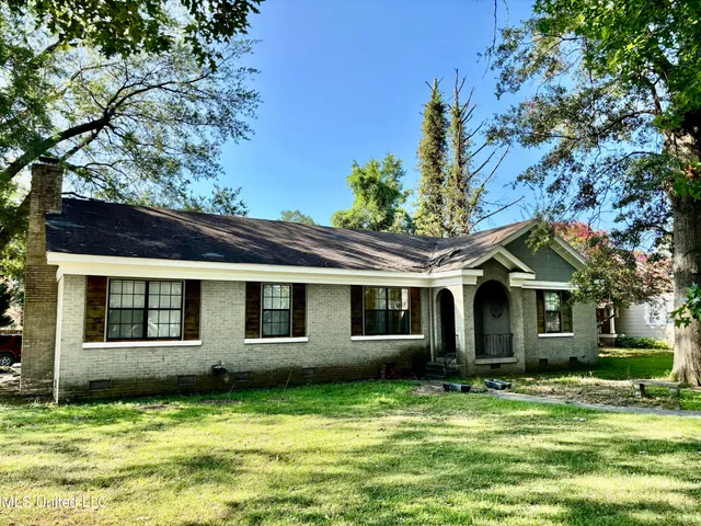 $190,000 | 201 West Cleveland Avenue, Greenwood, MS 38930