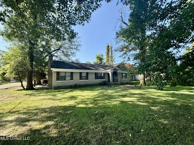 $190,000 | 201 West Cleveland Avenue, Greenwood, MS 38930