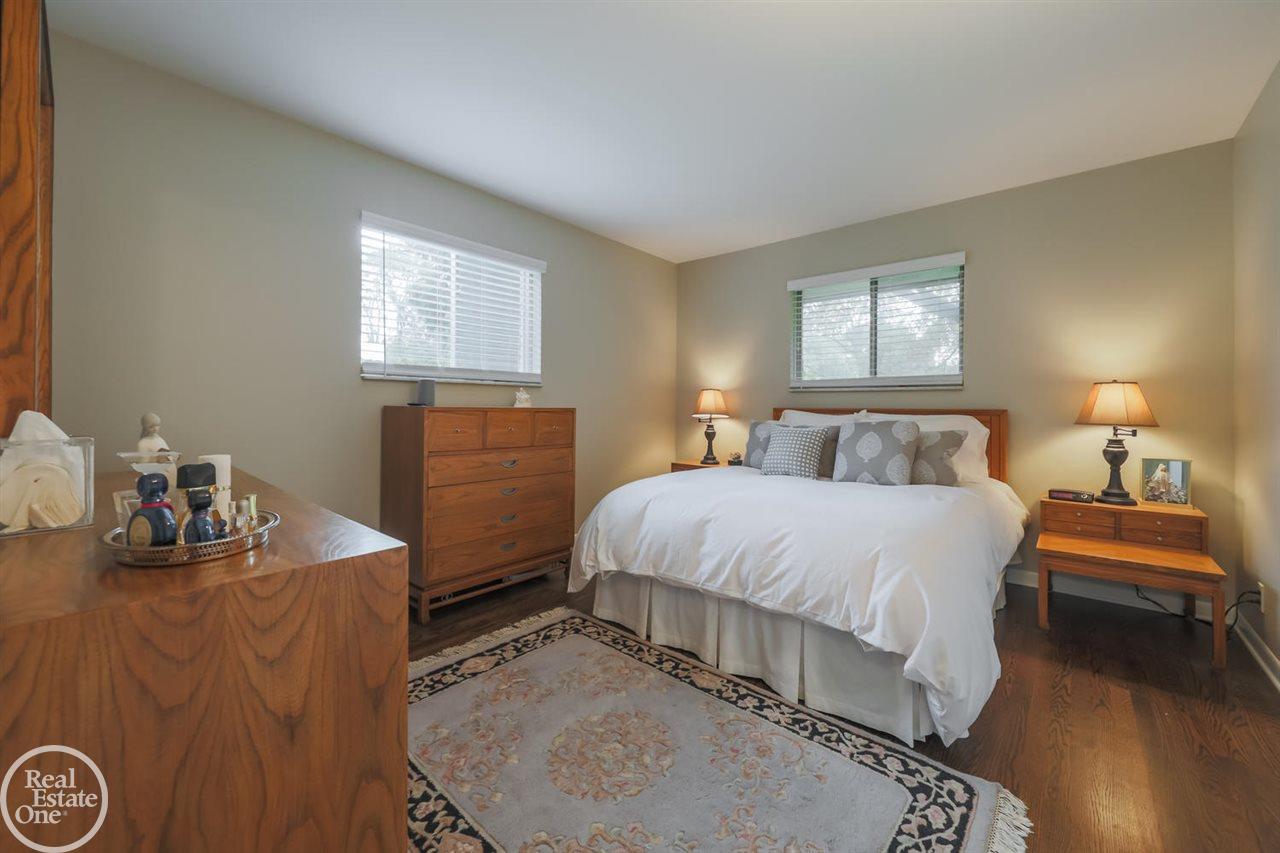 5517 Commerce Road West Bloomfield, MI 48324 - Photo 15 of 33
