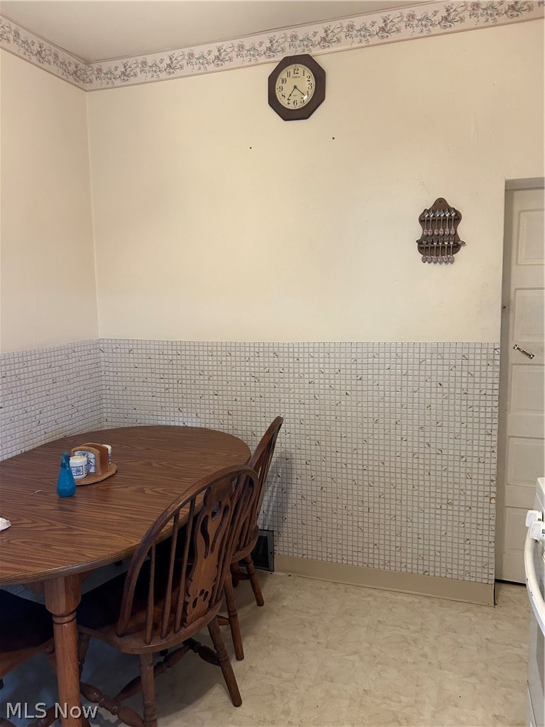 4516 Warner Road Cleveland, OH 44105 - Photo 8 of 30 Eat In