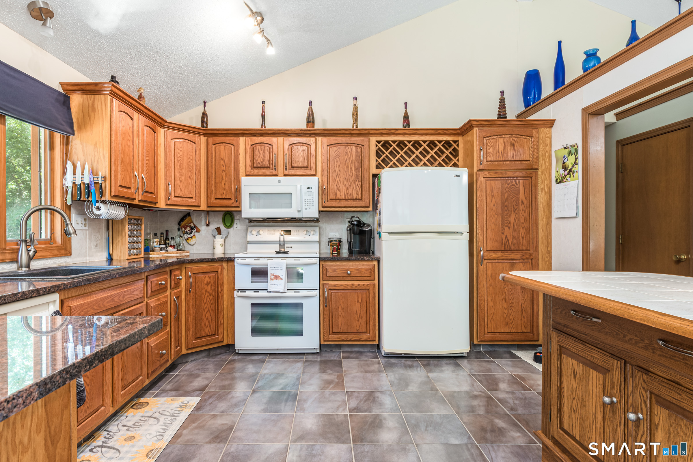 315 East Ridge Road Middletown, CT 06457 - Photo 8 of 39