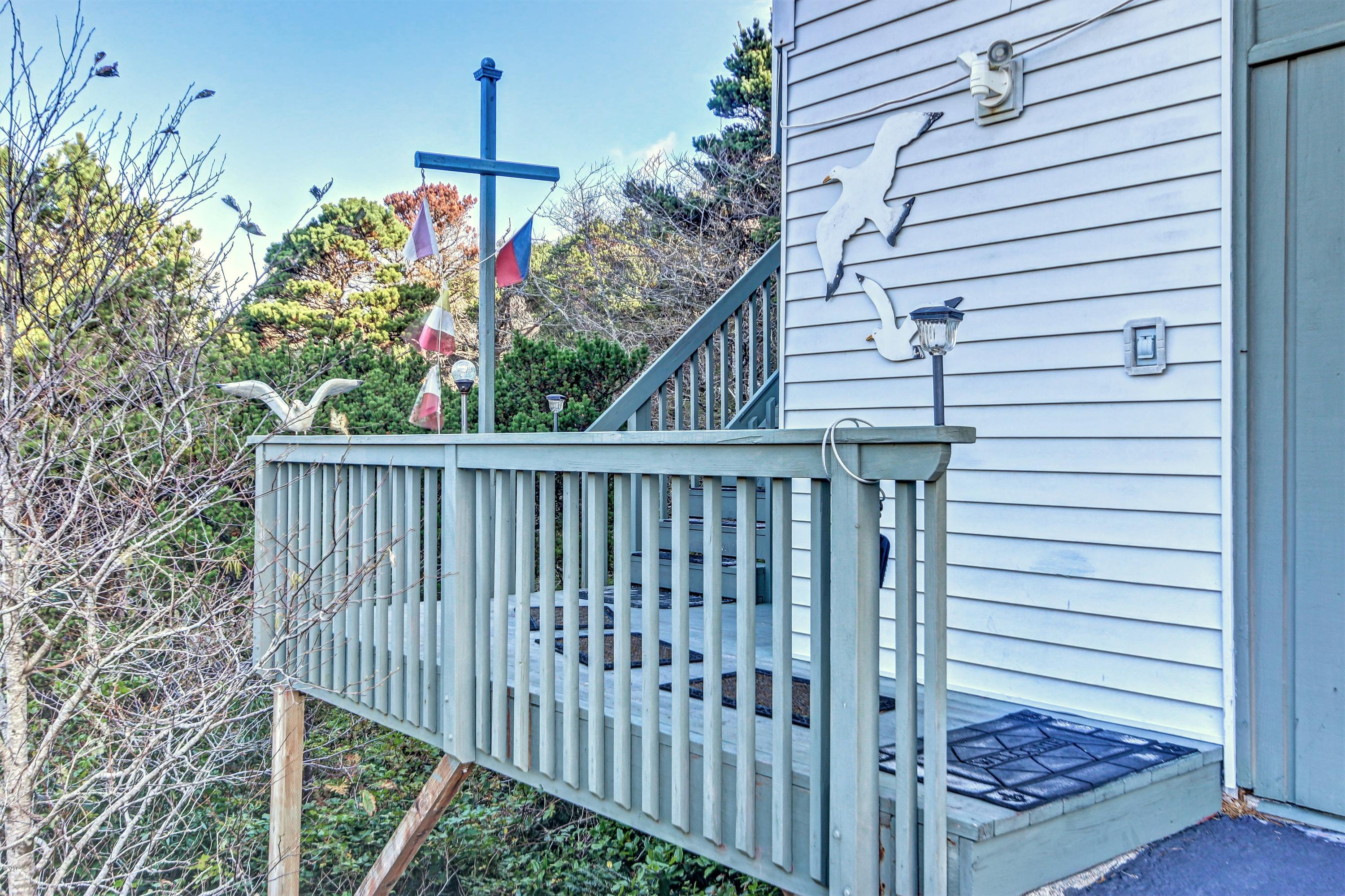 1590 Northwest Spring Street Newport, OR 97365 - Photo 3 of 23 OCI-0a