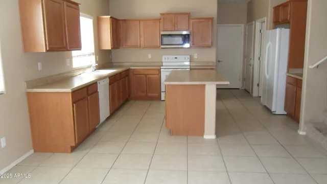 $1,795 | 2413 North 83rd Drive, Phoenix, AZ 85037