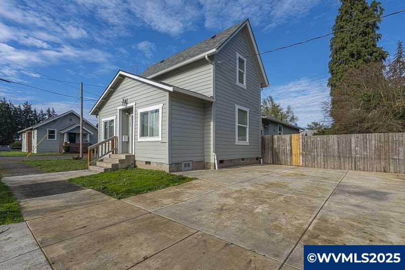 125 Southeast Pine Street Albany, OR 97321 - Photo 2 of 16