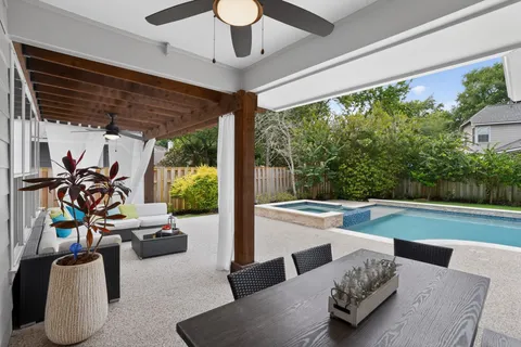 $750,000 | 42 South Crisp Morning Circle, The Woodlands, TX 77382
