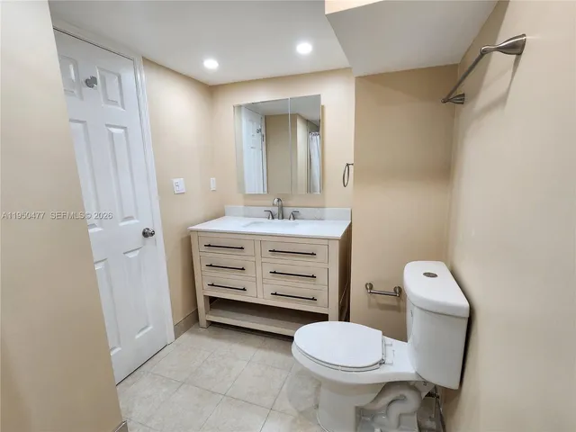 $2,200 | 1600 South Ocean Drive, Unit 1C, Hollywood, FL 33019