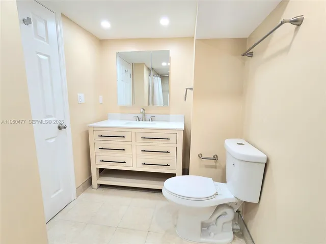 $2,200 | 1600 South Ocean Drive, Unit 1C, Hollywood, FL 33019