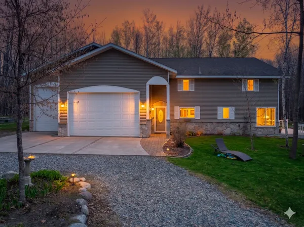 $519,000 | 21564 Sugarbush Lane, Cohasset, MN 55721