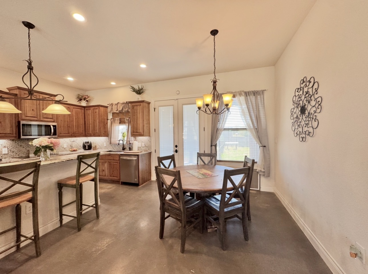 1094 Raintree Lane Elgin, TX 78621 - Photo 13 of 36