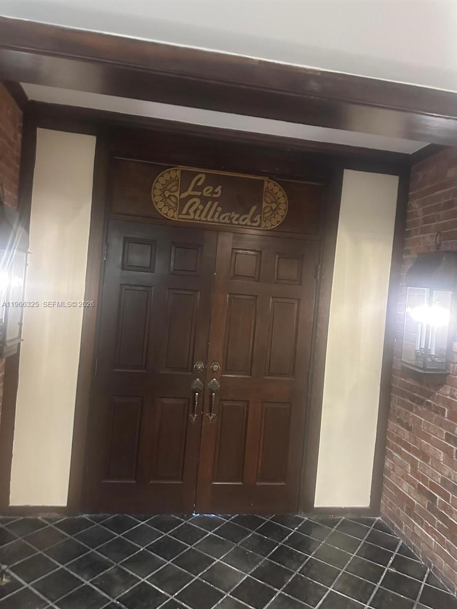 6039 Collins Avenue, Unit 1517 Miami Beach, FL 33140 - Photo 31 of 54 a view of a hallway