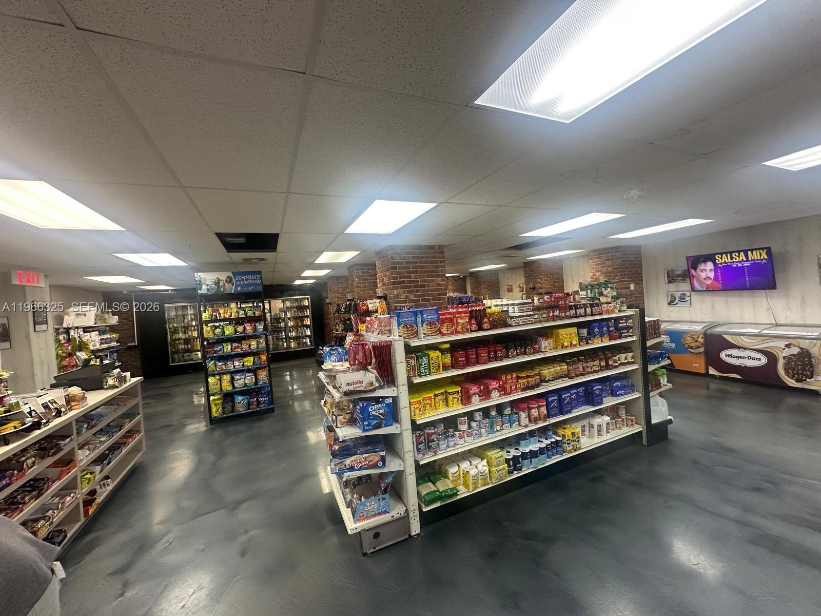 6039 Collins Avenue, Unit 1517 Miami Beach, FL 33140 - Photo 35 of 54