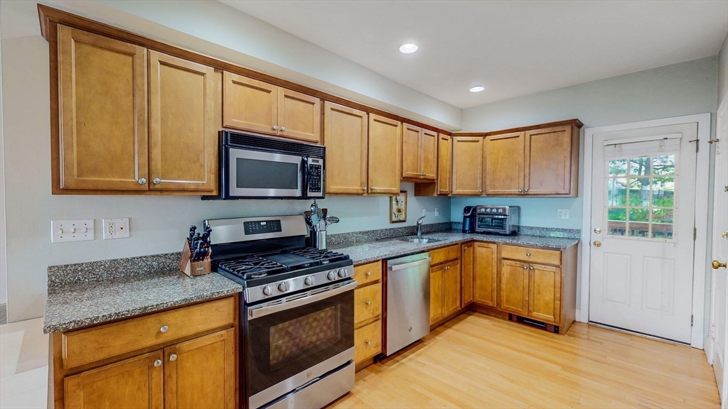 33 Main Street, Unit 2 Somerville, MA 02145 - Photo 7 of 20