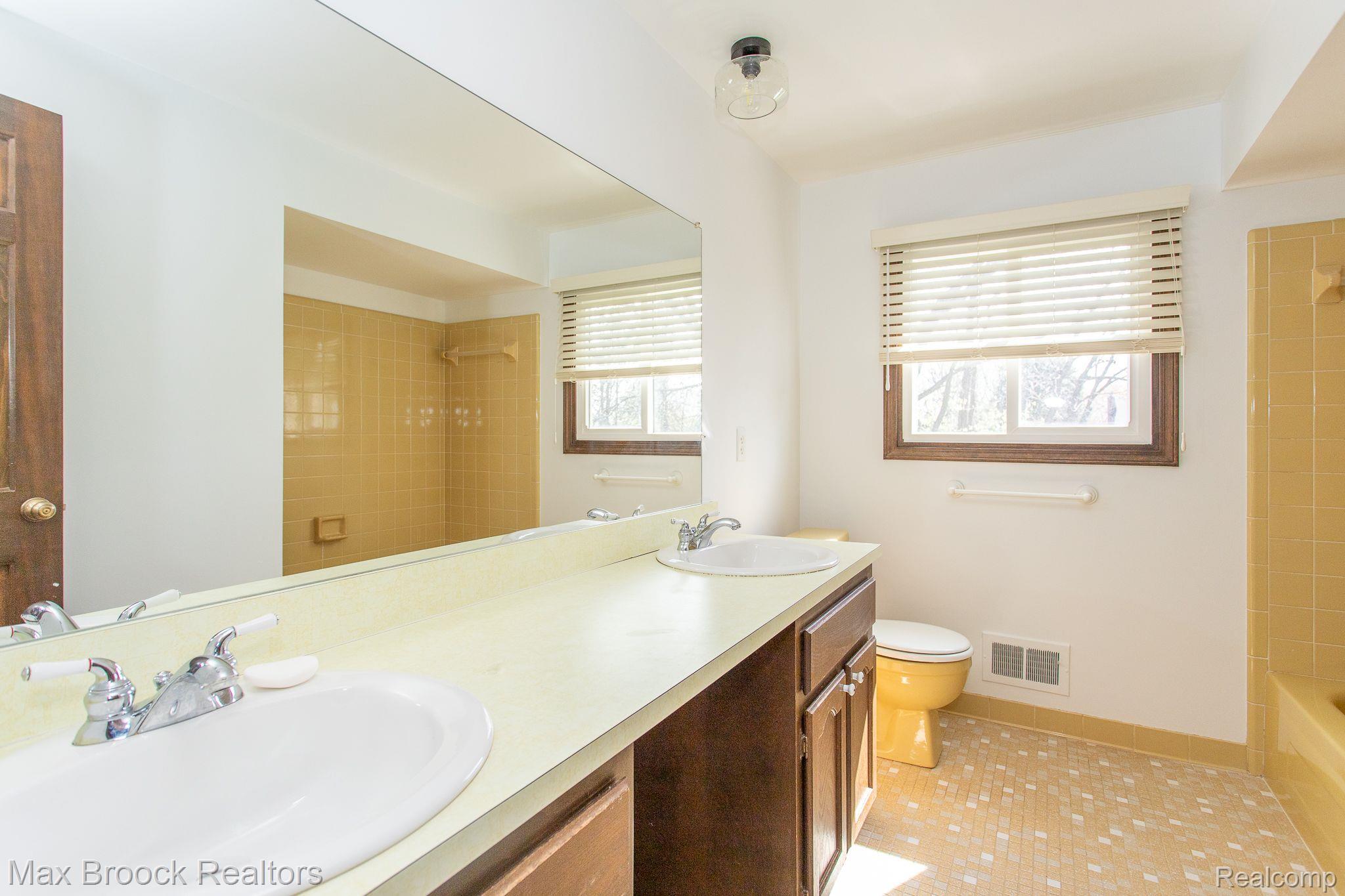 1772 North Kilburn Road Rochester, MI 48306 - Photo 38 of 49 Gallery Image 38
