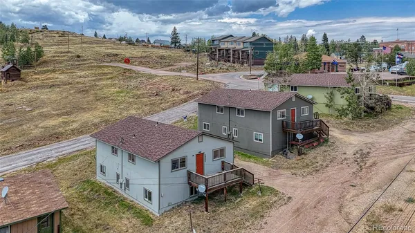 a view of a houses with a yard