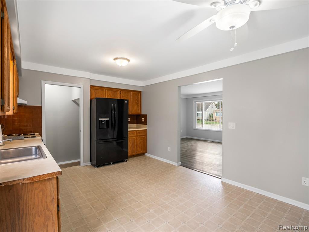 18917 Martin Road Roseville, MI 48066 - Photo 7 of 27 Gallery Image 7