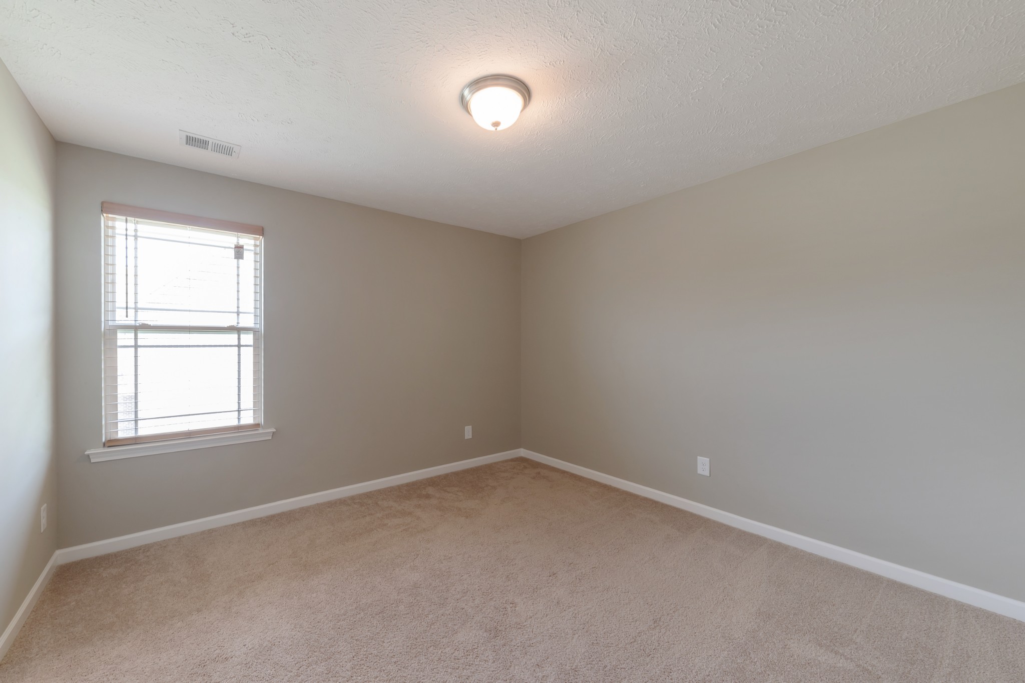 1426 Alamo Avenue Murfreesboro, TN 37129 - Photo 21 of 34 an empty room with a window
