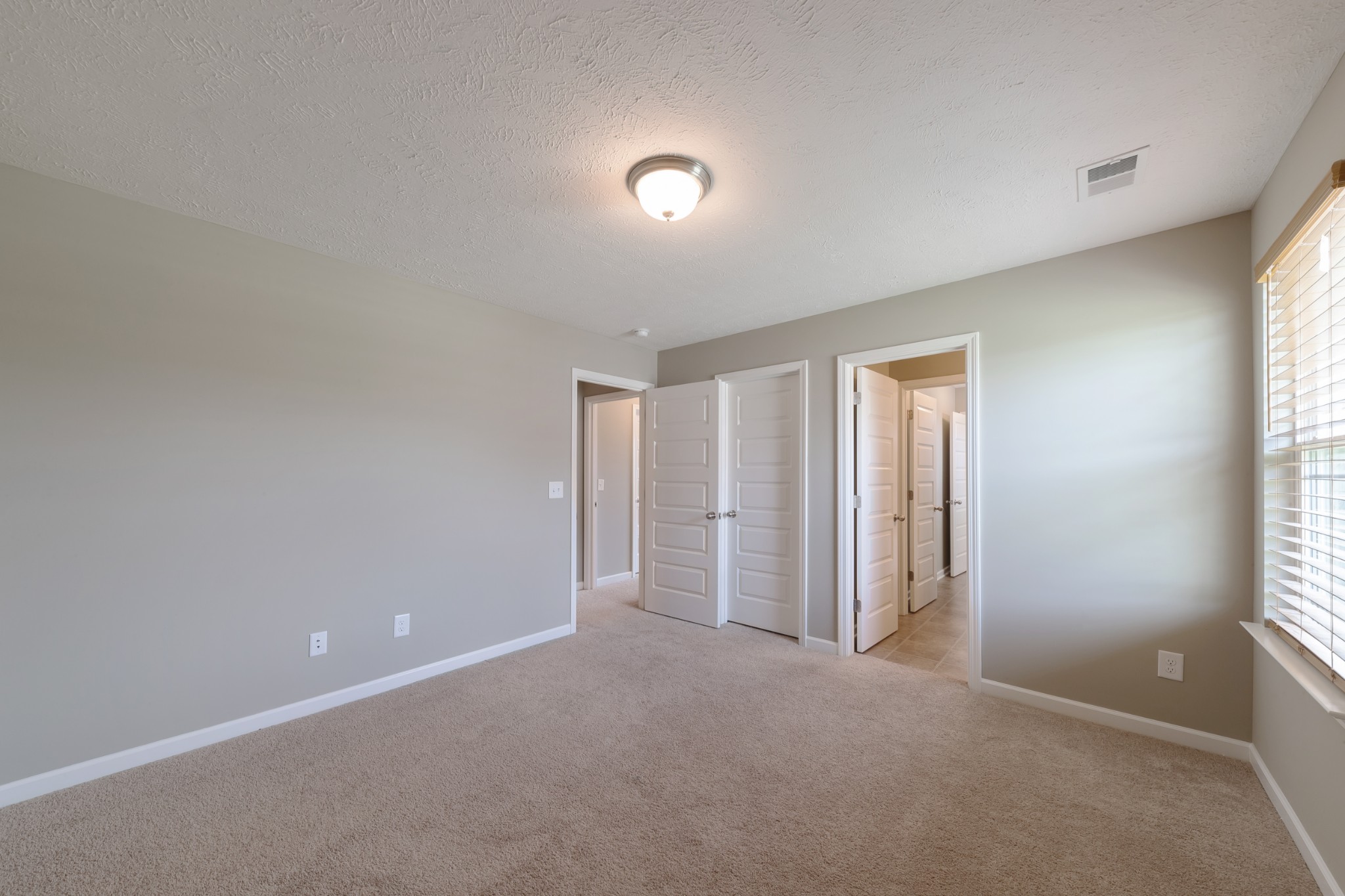 1426 Alamo Avenue Murfreesboro, TN 37129 - Photo 23 of 34 an empty room with windows and closet