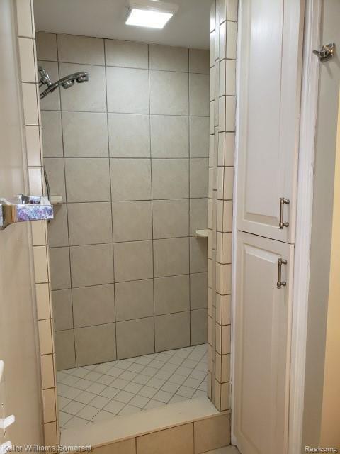 2104 Highfield Road Waterford, MI 48329 - Photo 29 of 45 20190919_100213 (Small).jpg