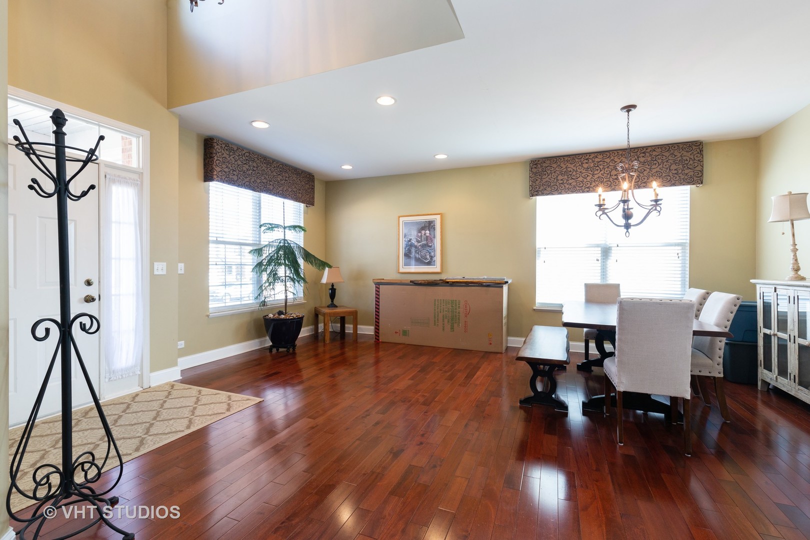 331 Monument Road Elgin, IL 60124 - Photo 4 of 31